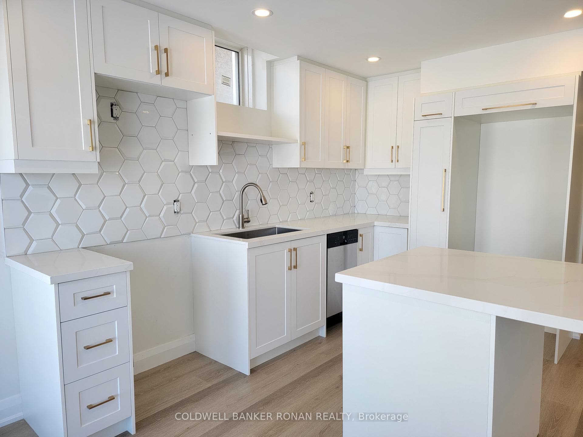 6 Frank Kelly Drive photo 6