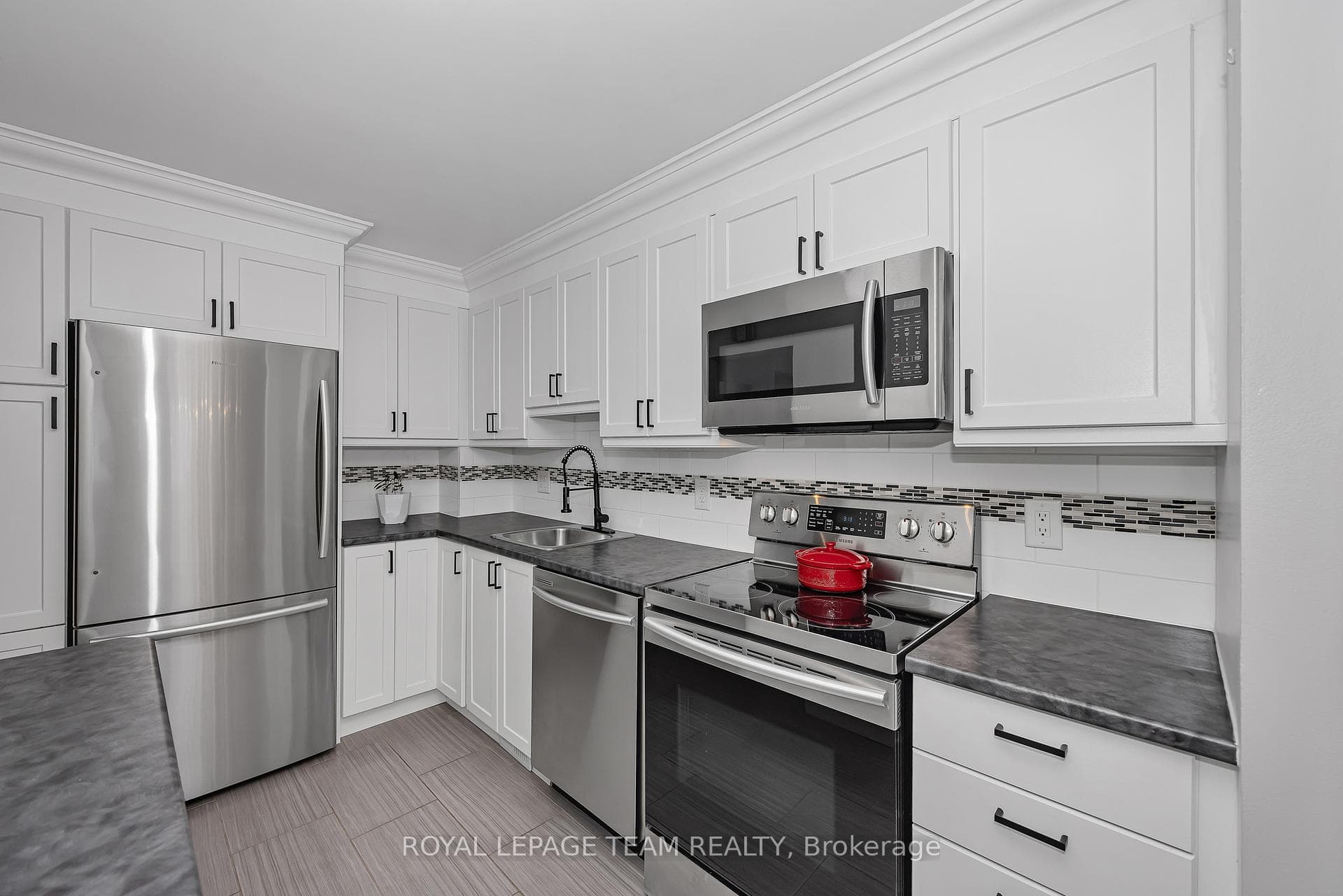 18 Benlea Drive Unit C photo 13
