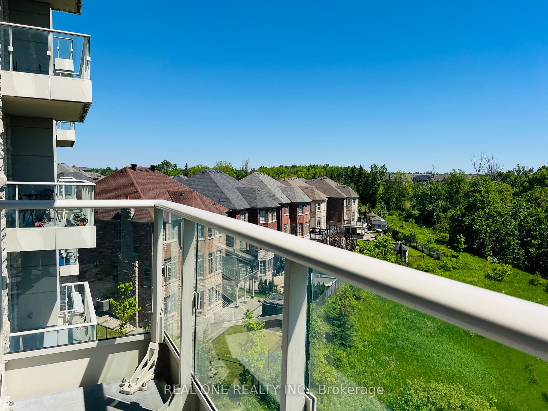 15 Stollery Pond Crescent Unit 612 photo 27