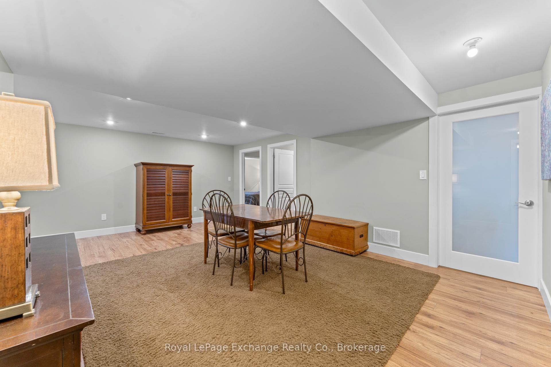 592 Hunter Street photo 36