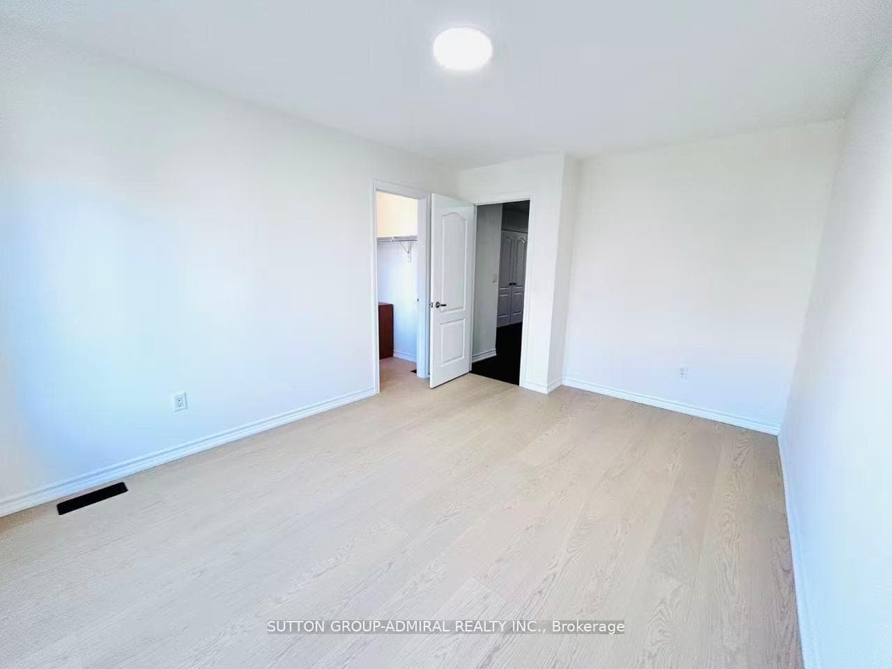 81 Livante Court photo 32