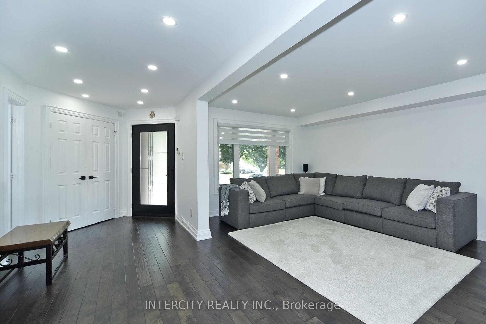 137 Largo Crescent photo 6