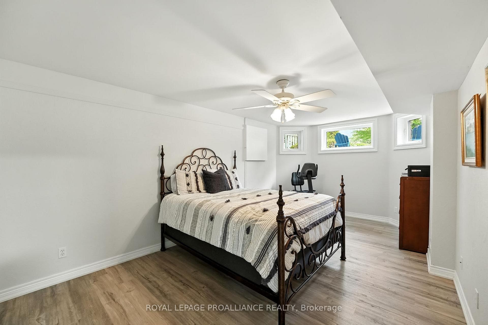 437 Duffy Street photo 30