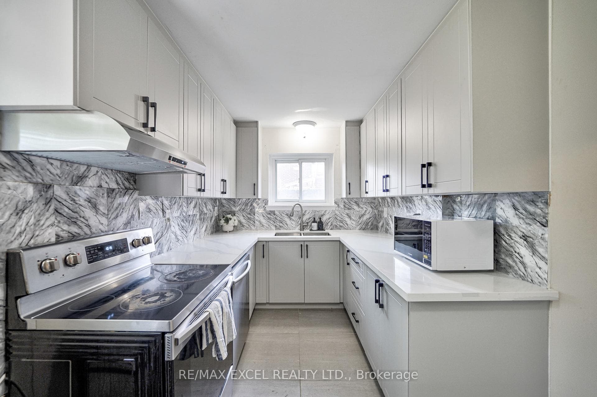 50 Axsmith Crescent photo 9