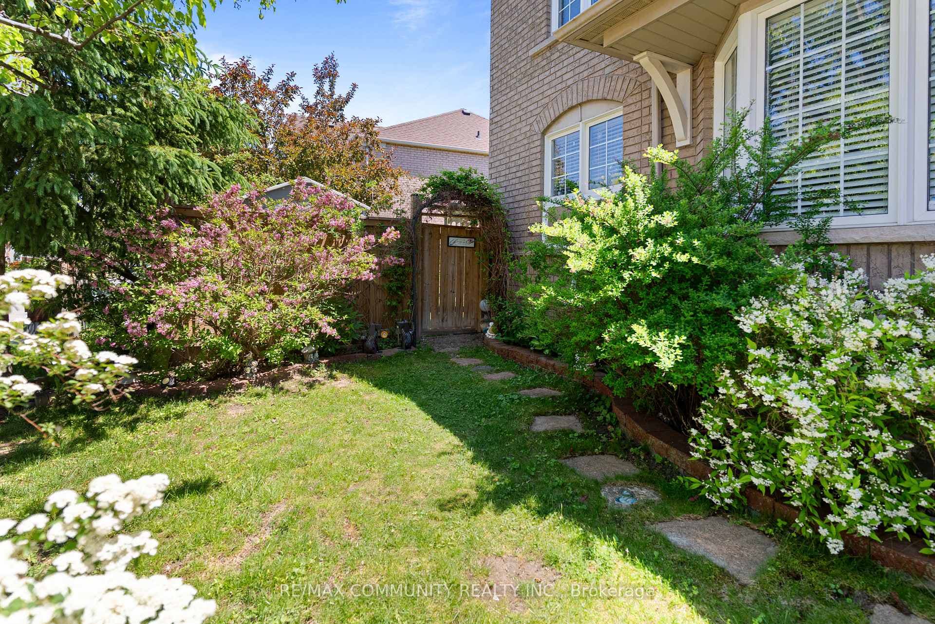 86 Armitage Crescent photo 36