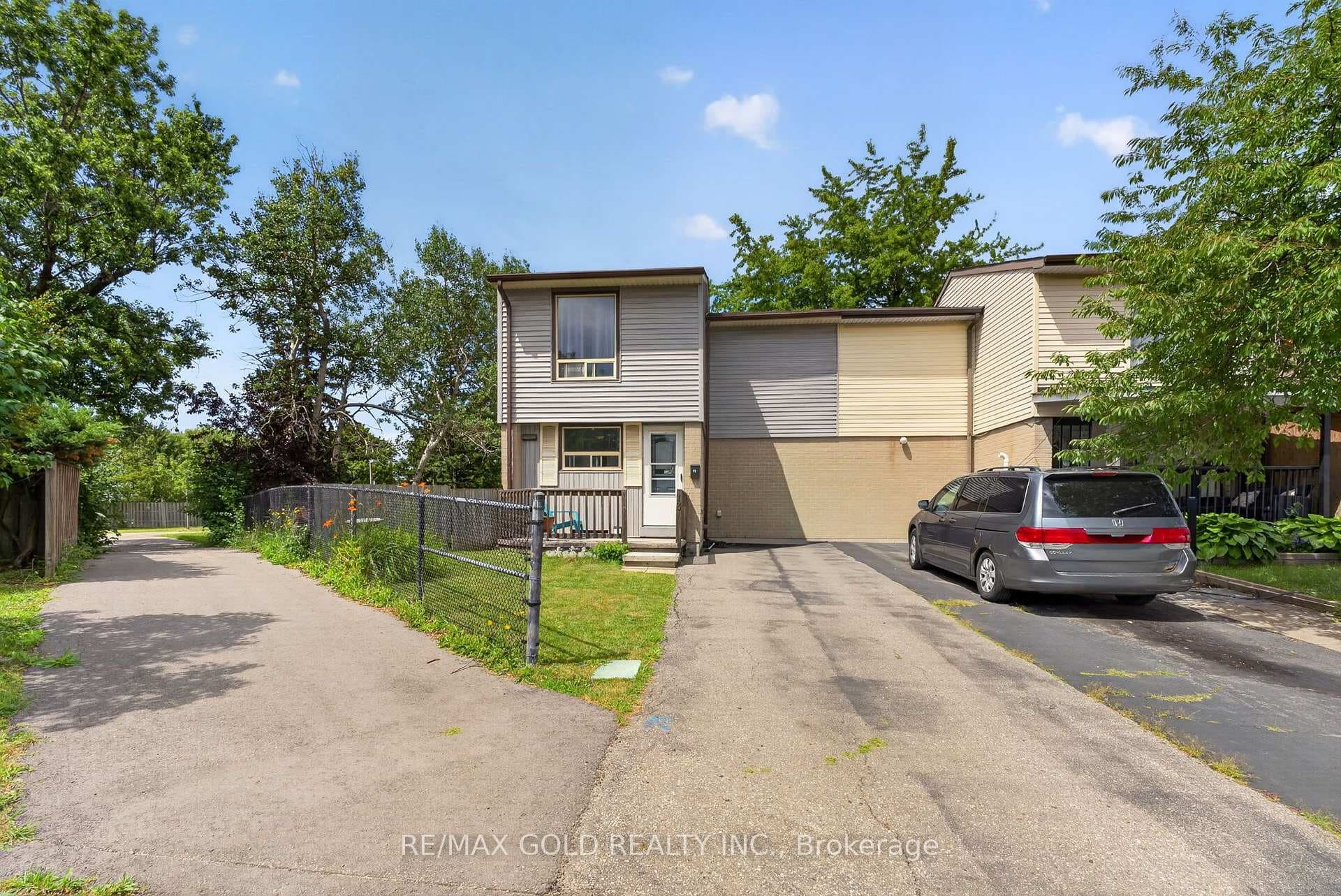 13 Gold Pine Court photo 2