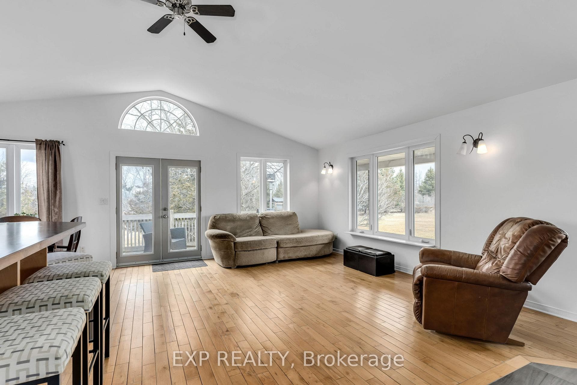 728 Chatterson Road photo 5