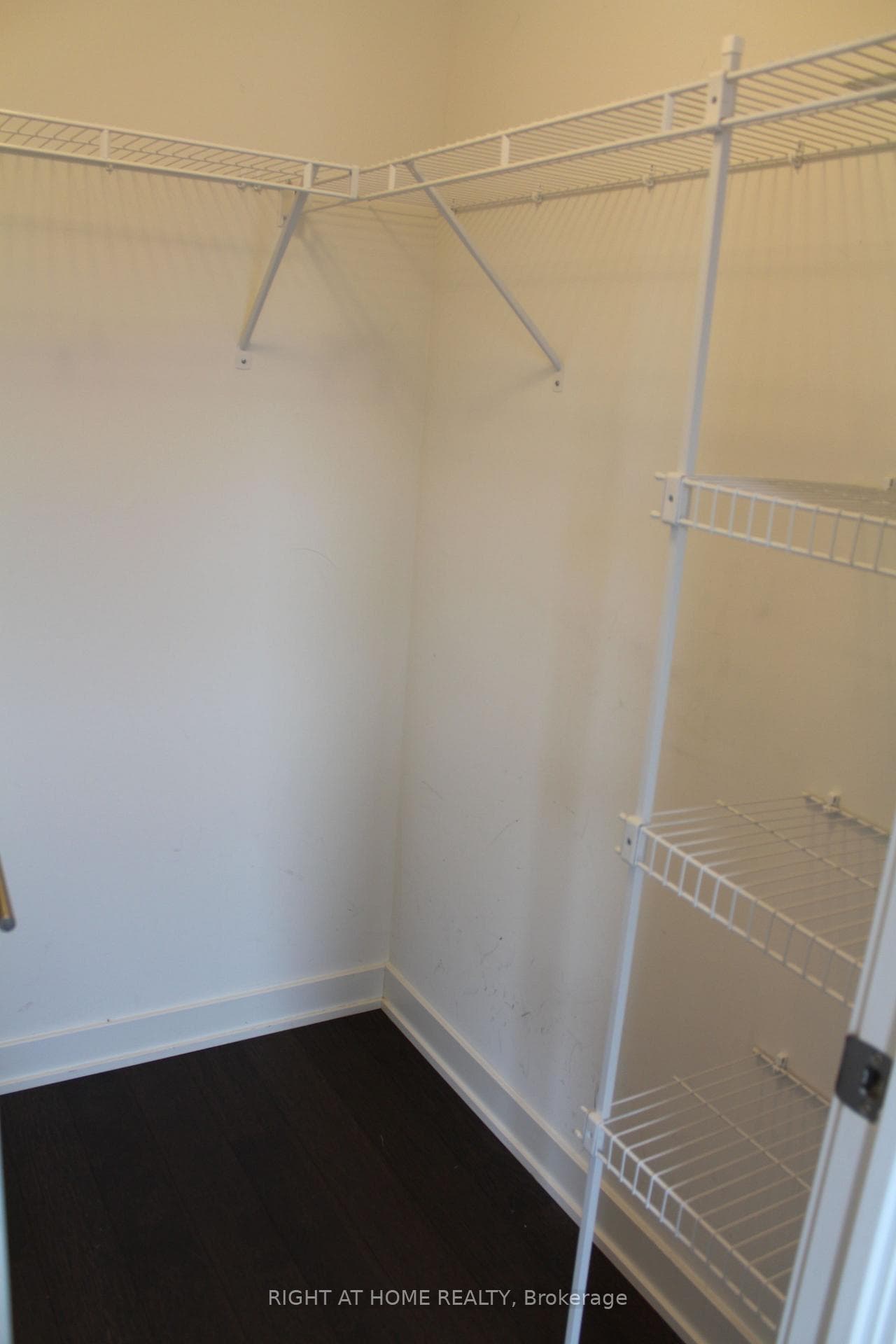 Walk IN Closet