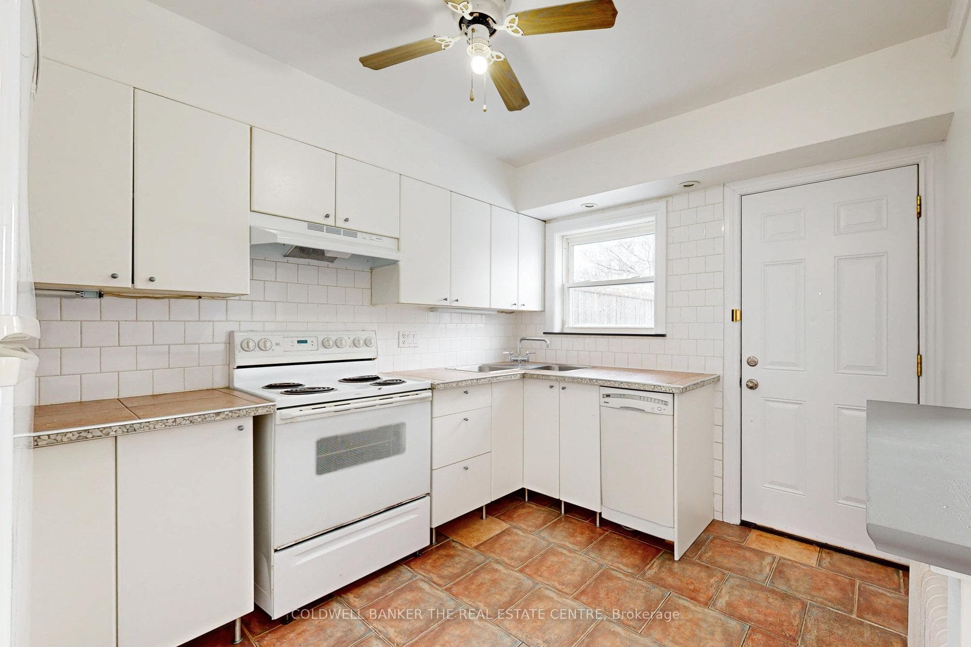 686 A The Queensway N/A photo 26
