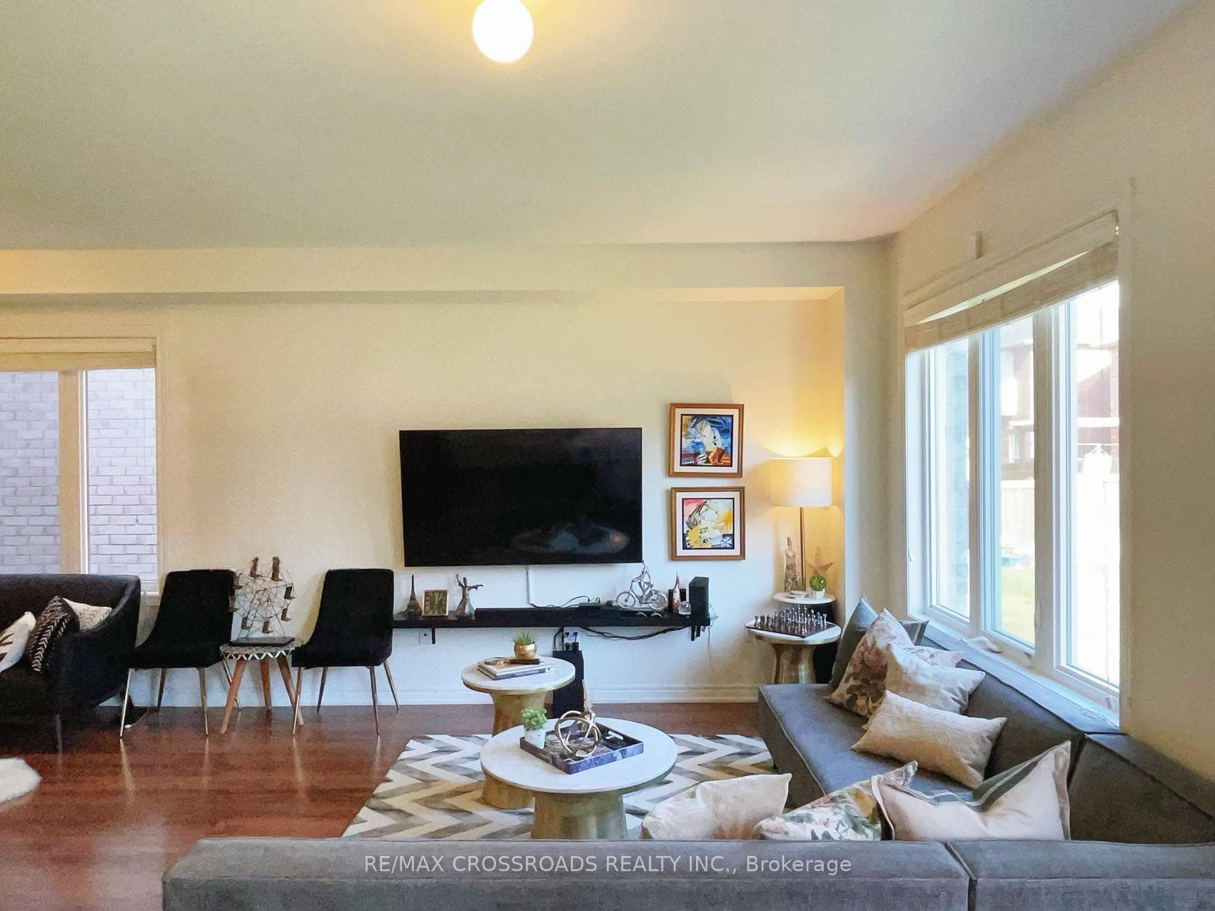 70 Collier Crescent photo 5