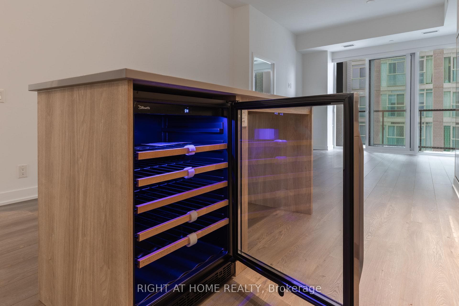 1660 Bloor Street Unit 402 photo 17