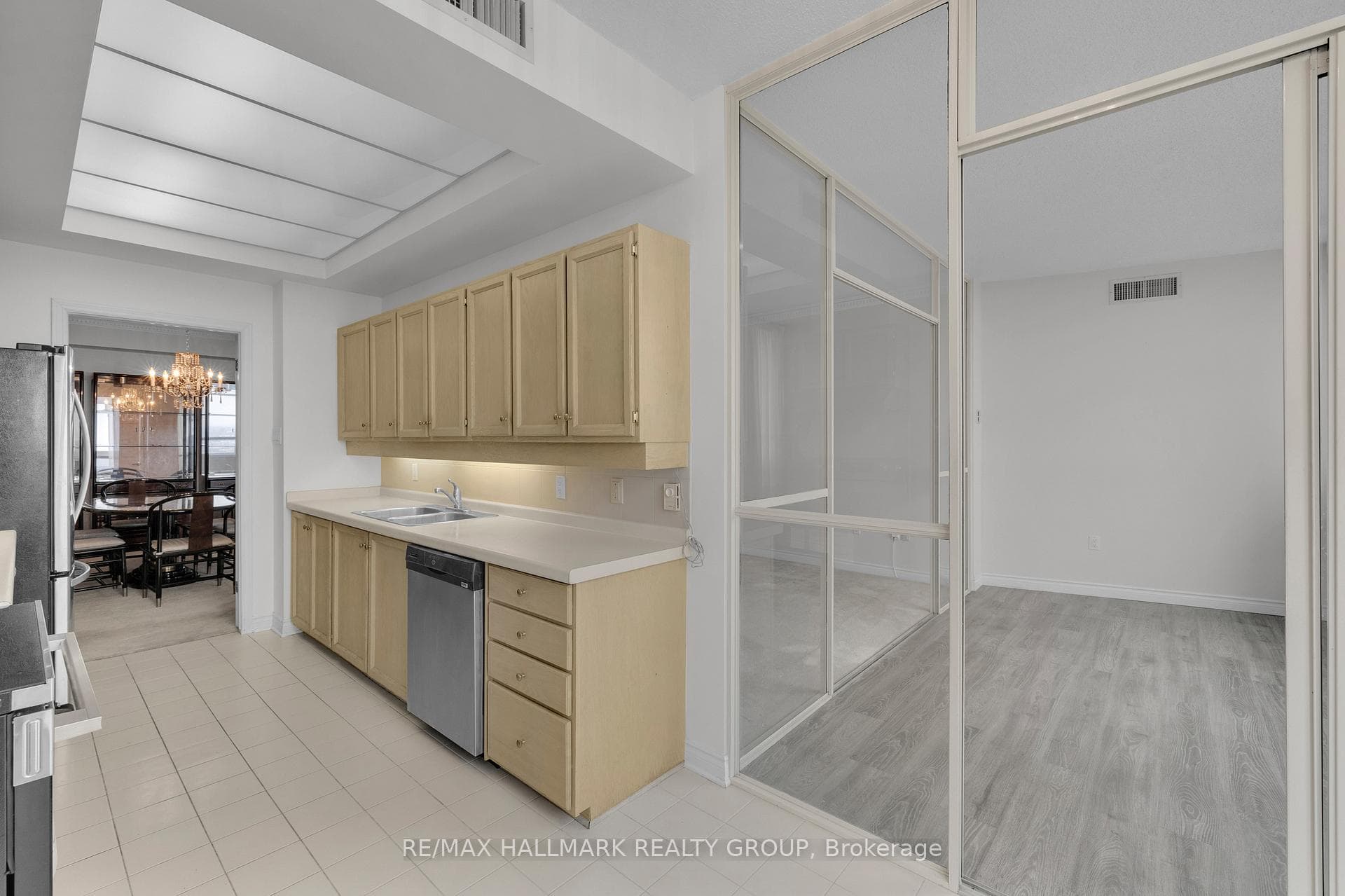 1480 Riverside Drive Unit 2204 photo 10