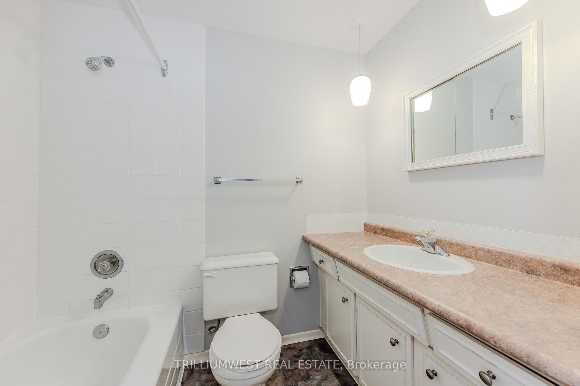422 Dunvegan Drive photo 25