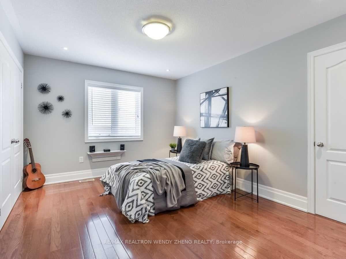 12 Amstel Avenue photo 23