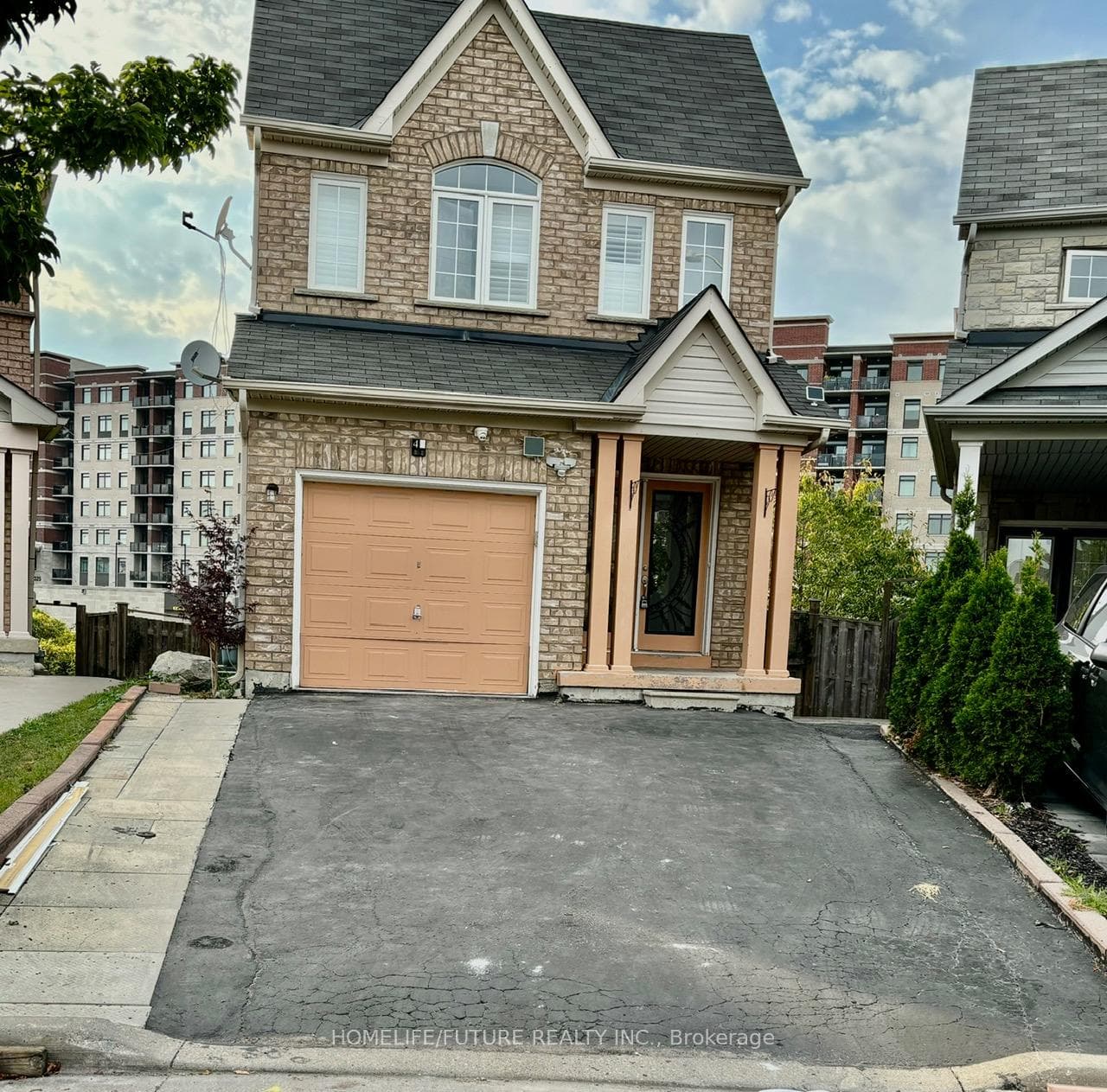 48 Lahore Crescent photo 1