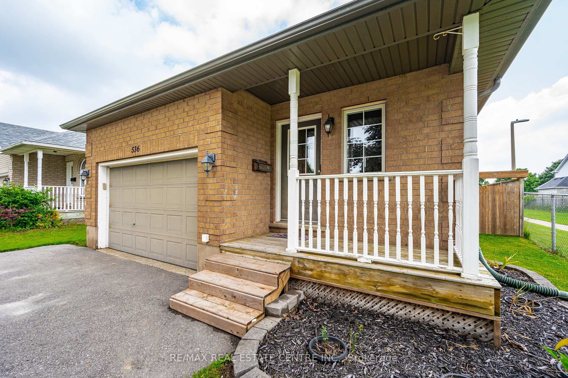 536 McTavish Street photo 4