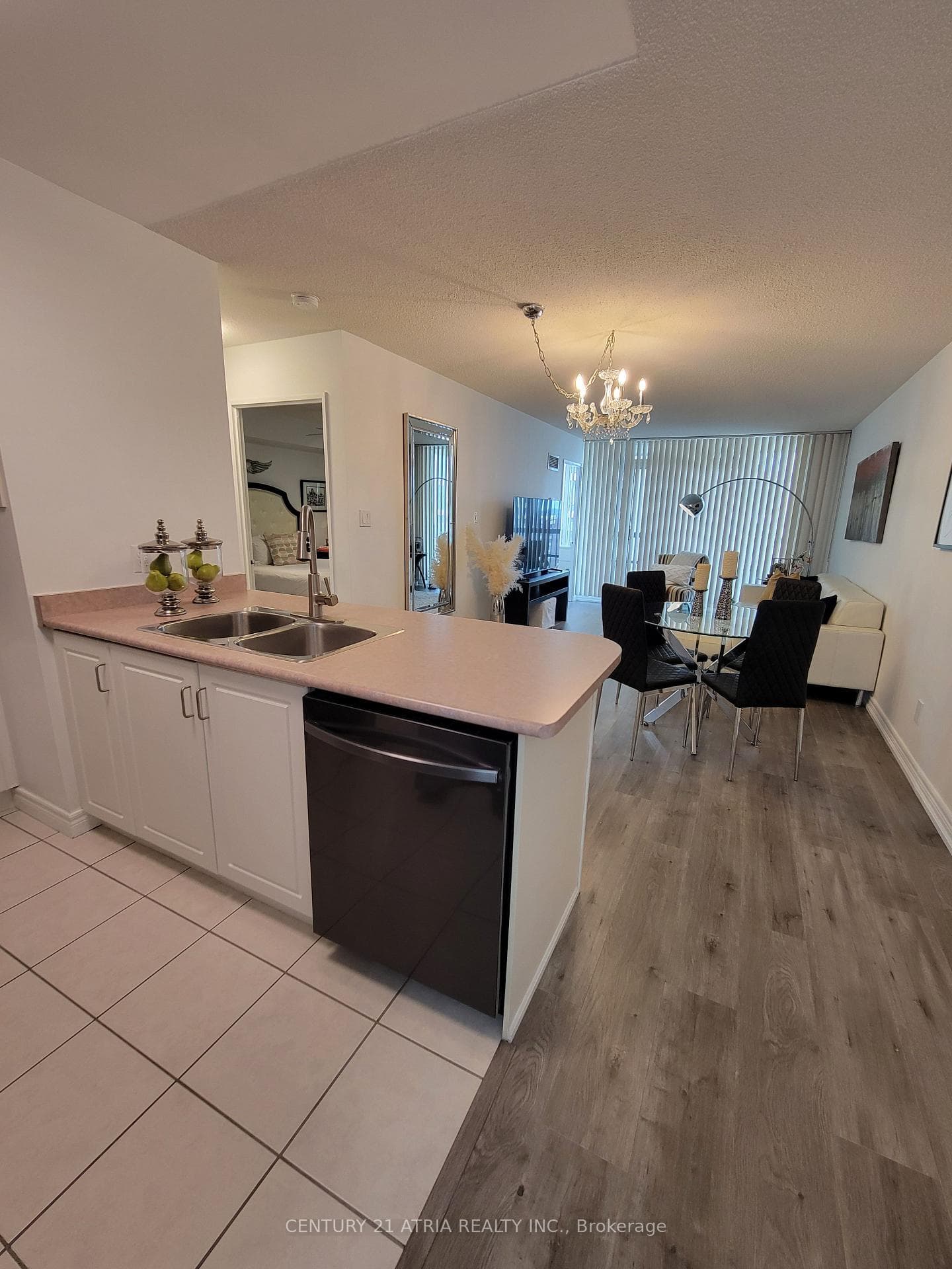 156 Enfield Place Unit 1801 photo 7