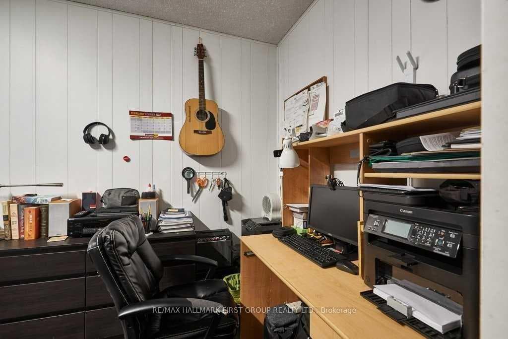11 Jane Avenue photo 25