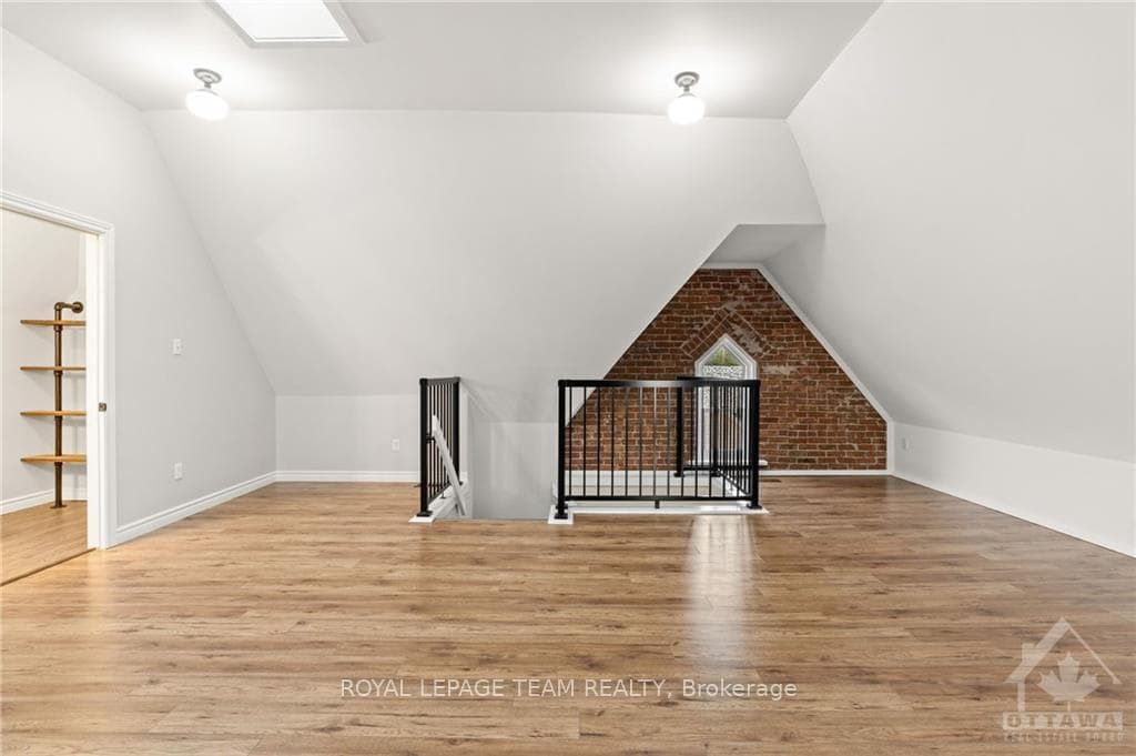 258 JOHN Street Unit 2 photo 25