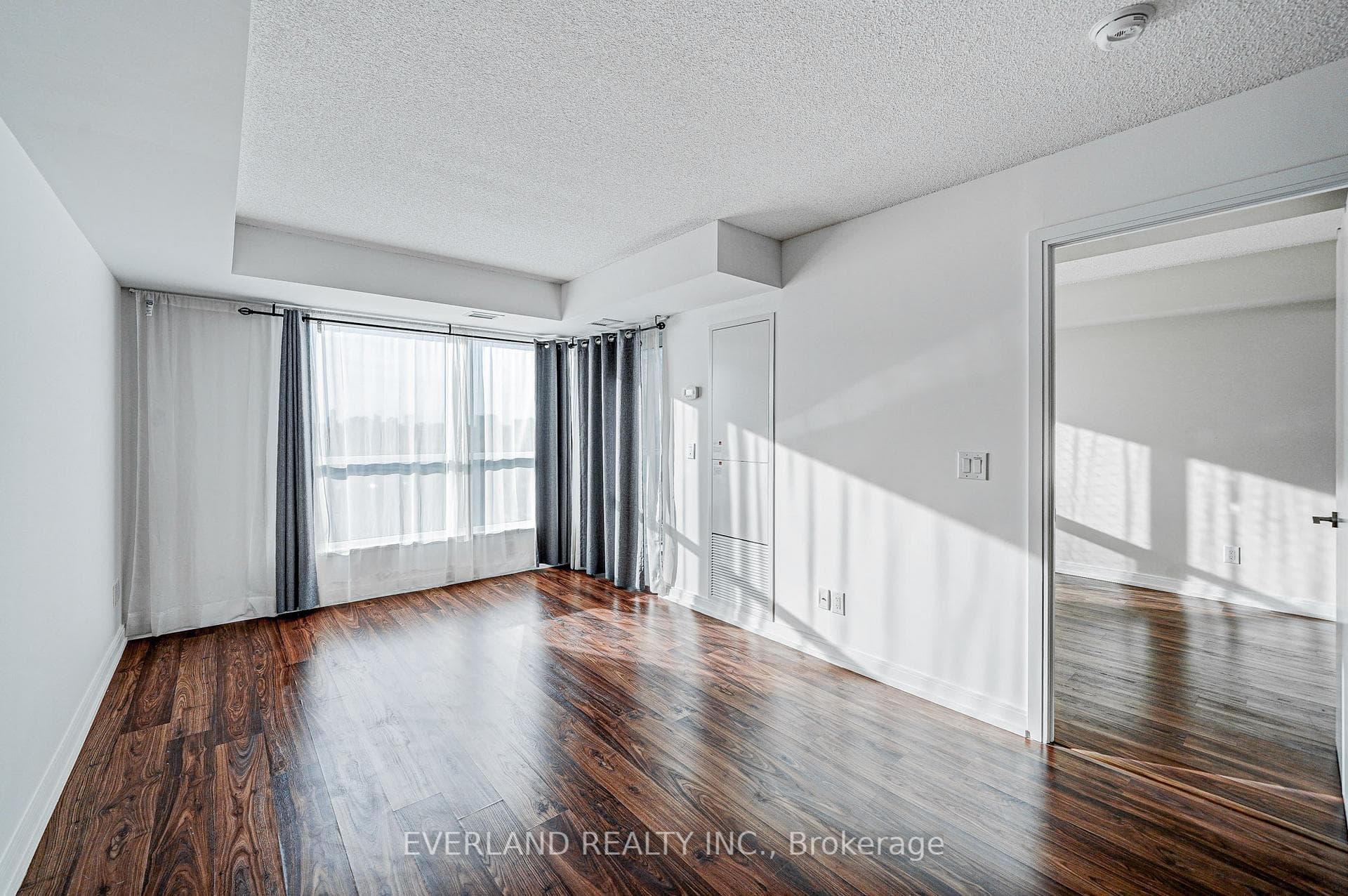 181 Village Green Square Unit 815 photo 11
