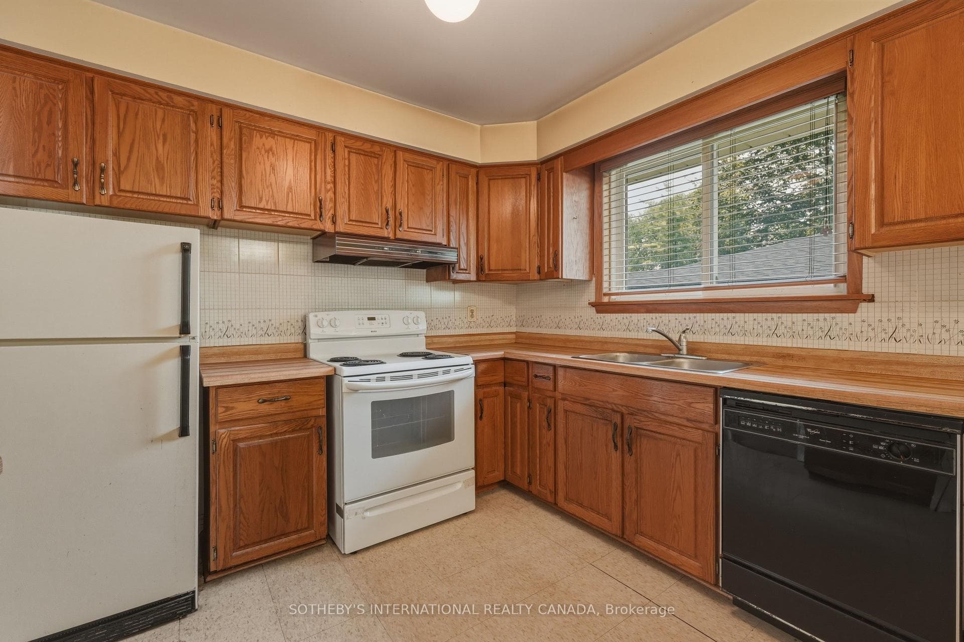 596 Maystone Court photo 13