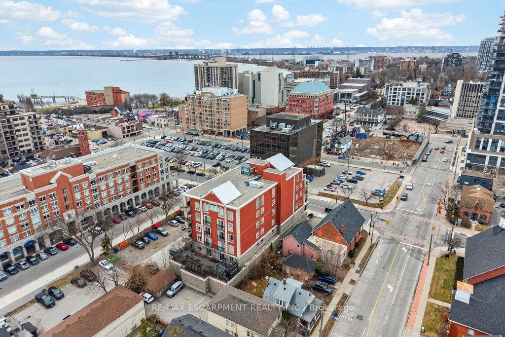 445 Elizabeth Street Unit 201 photo 37