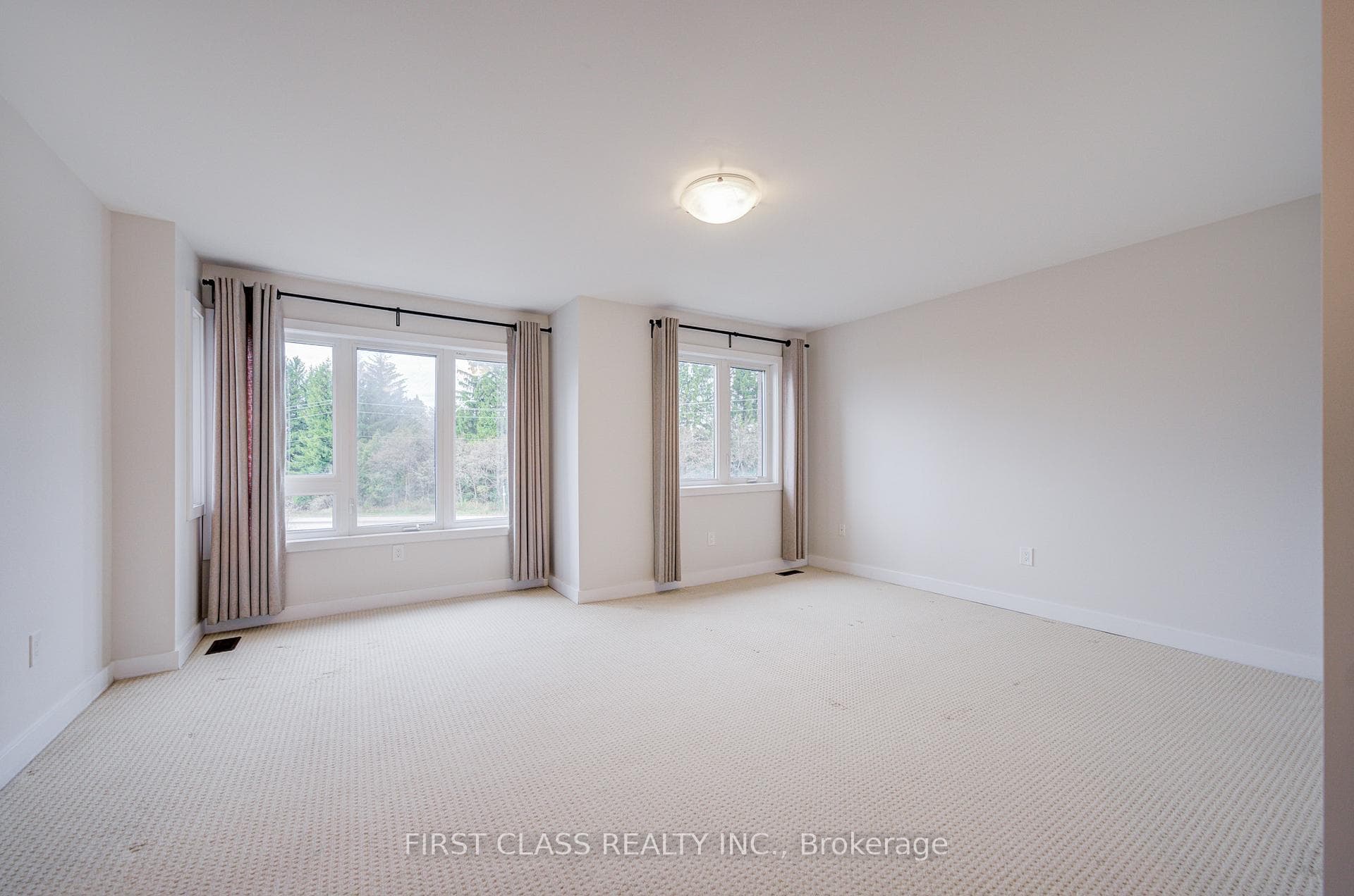 52 Helliwell Crescent photo 14