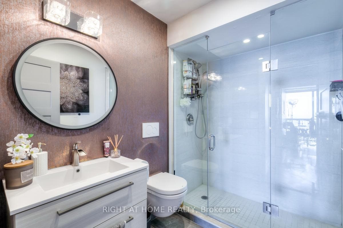 33 Harbour Square Unit 3020 photo 14