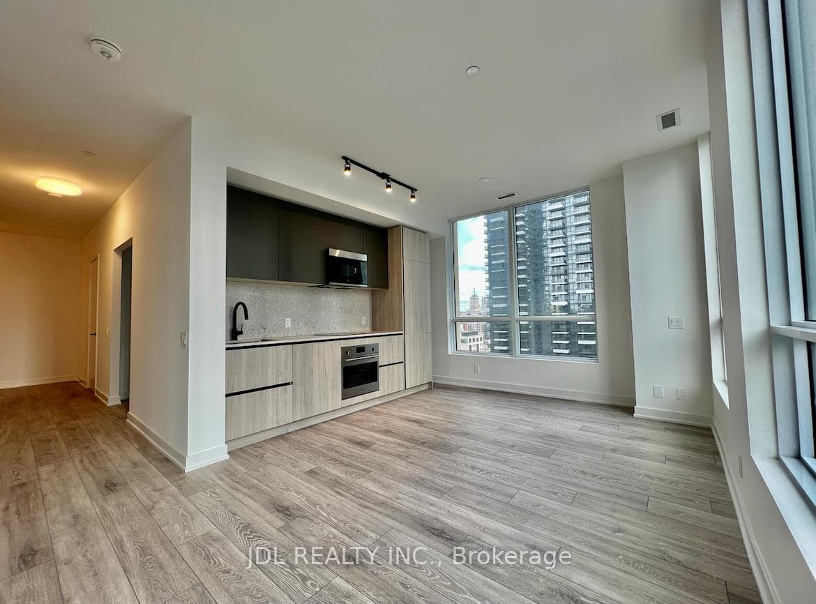 108 Peter Street Unit 1805 photo 4