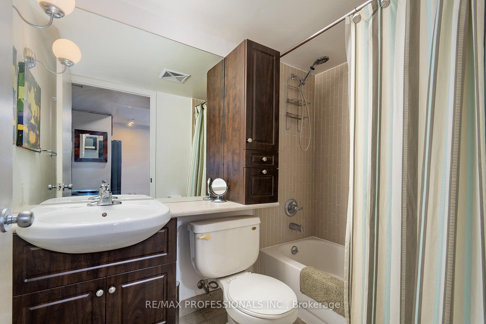 1040 The Queensway N/A Unit 704 photo 33