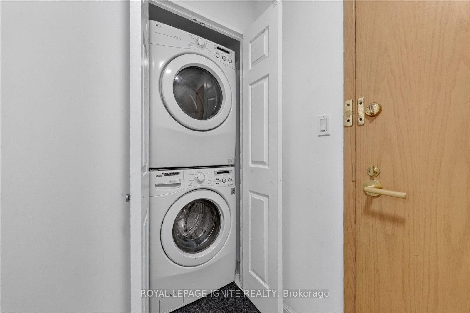 24 Wellesley Street Unit 1206 photo 11
