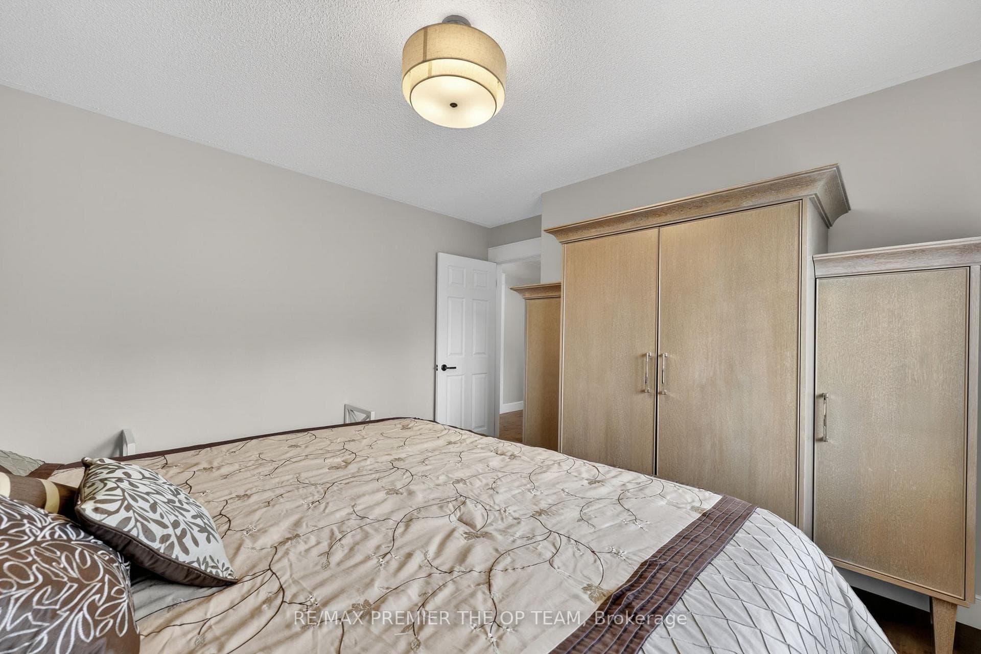 344207 15th Side Road photo 42
