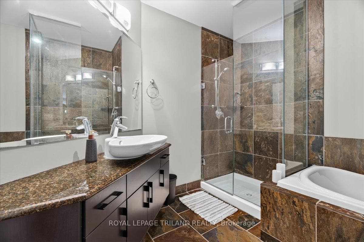 250 Pall Mall Street Unit 908 photo 15