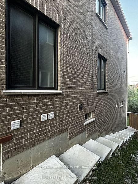 50 Sharonview Crescent Unit unit #2 photo 3
