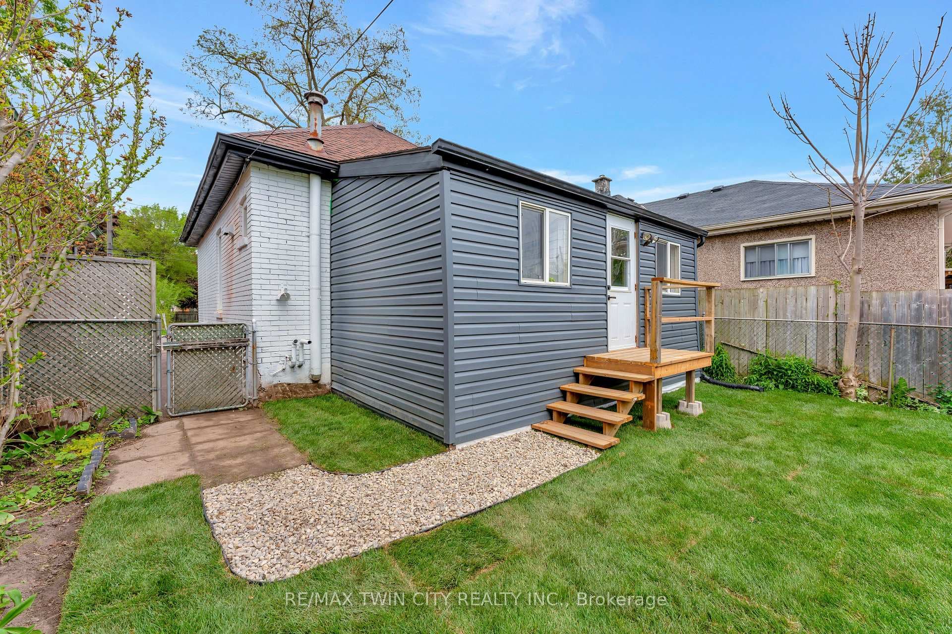 321 Sheridan Street photo 31