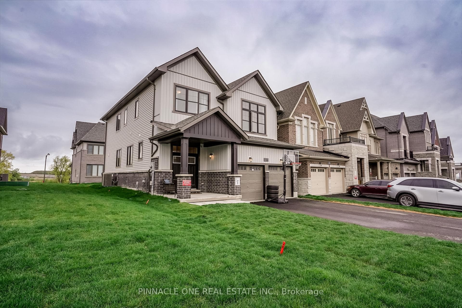 1057 Suddard Avenue photo 2