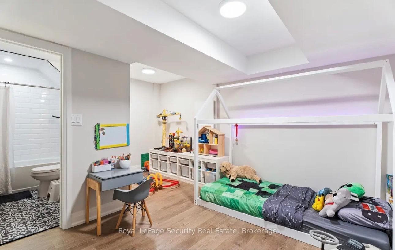 219 Glendonwynne Road Unit Lower photo 7