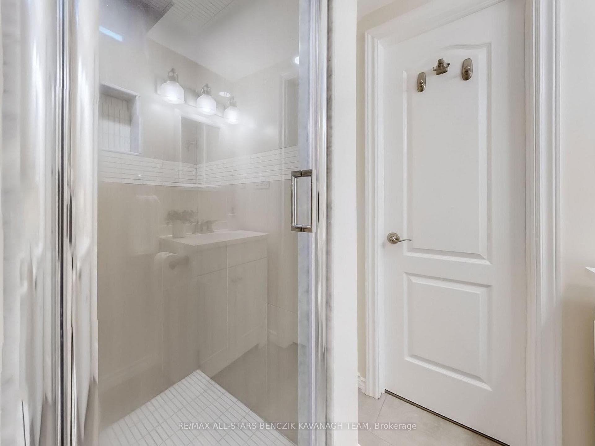 136 Riverlands Avenue photo 23