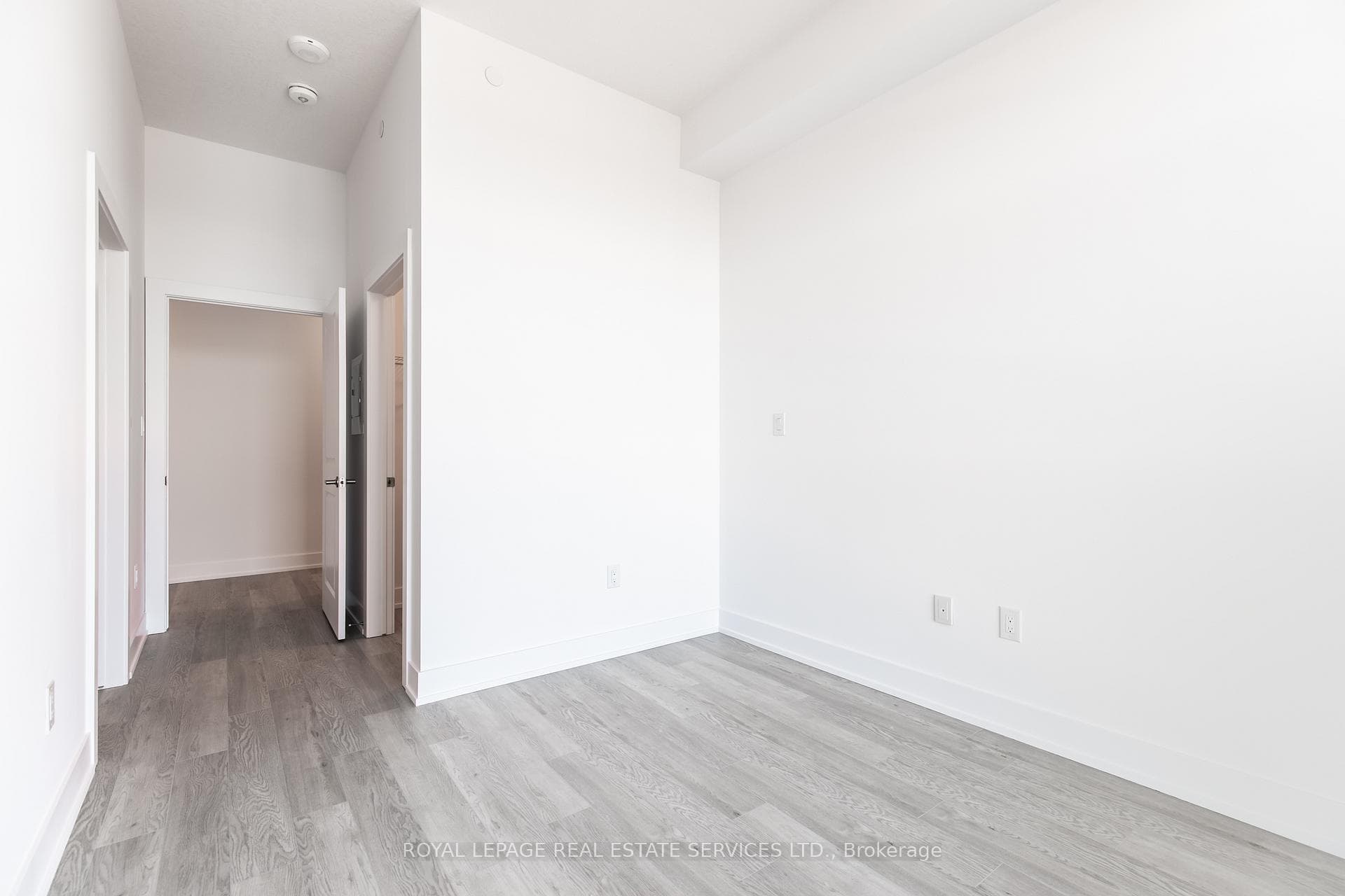 Primary L-walk in closet R-Ensuite