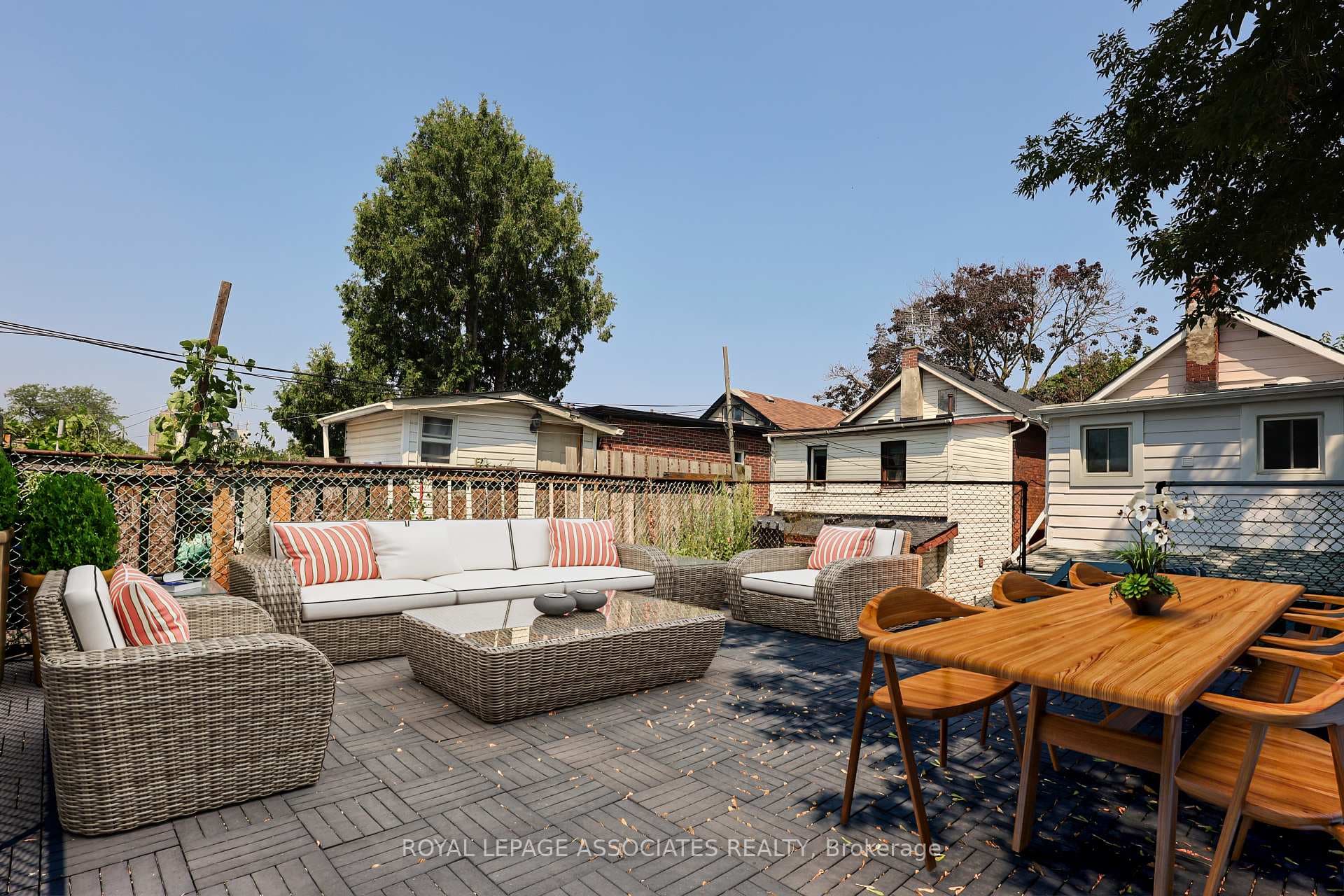 140 Brownville Avenue photo 4