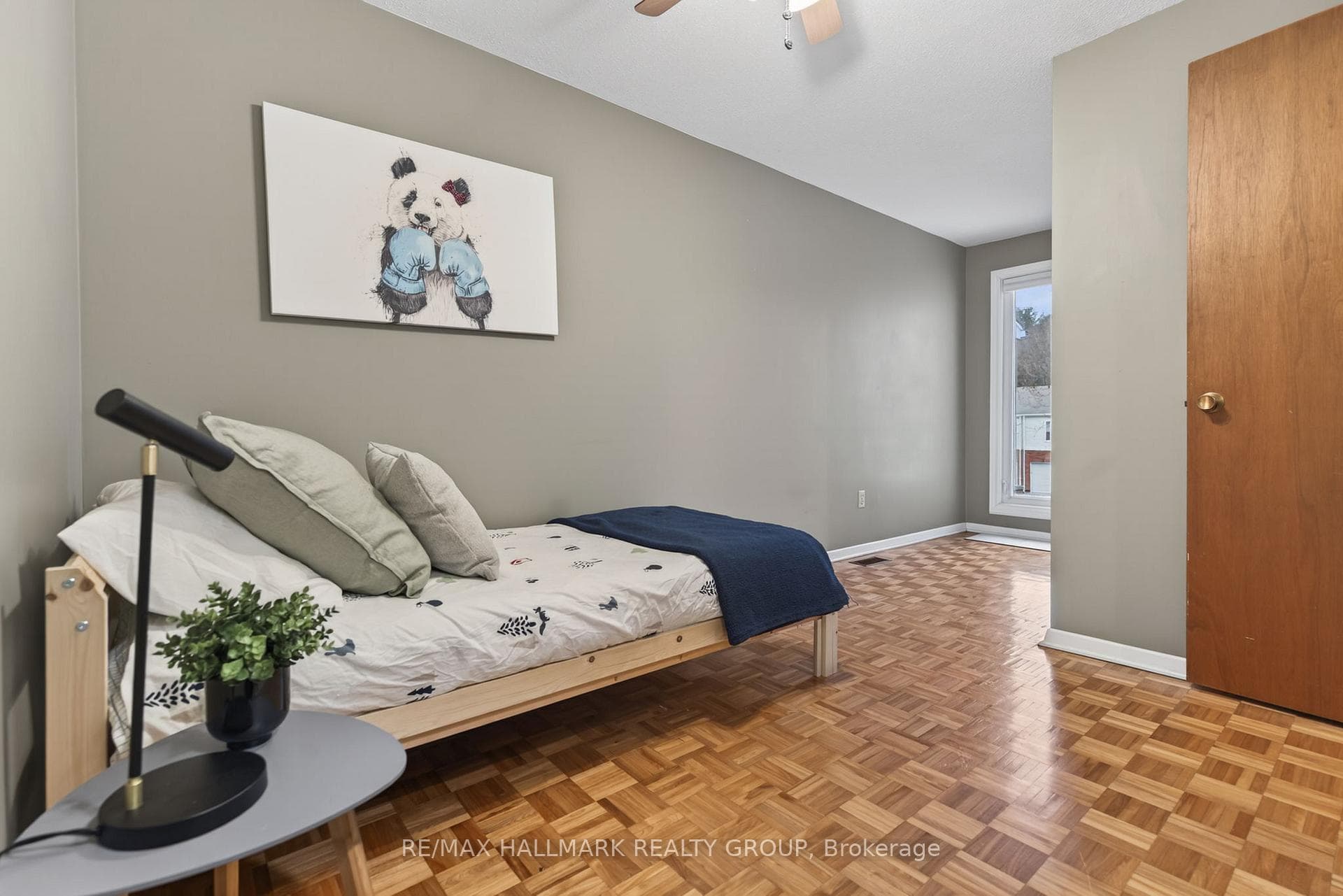 24 Hobart Crescent photo 27