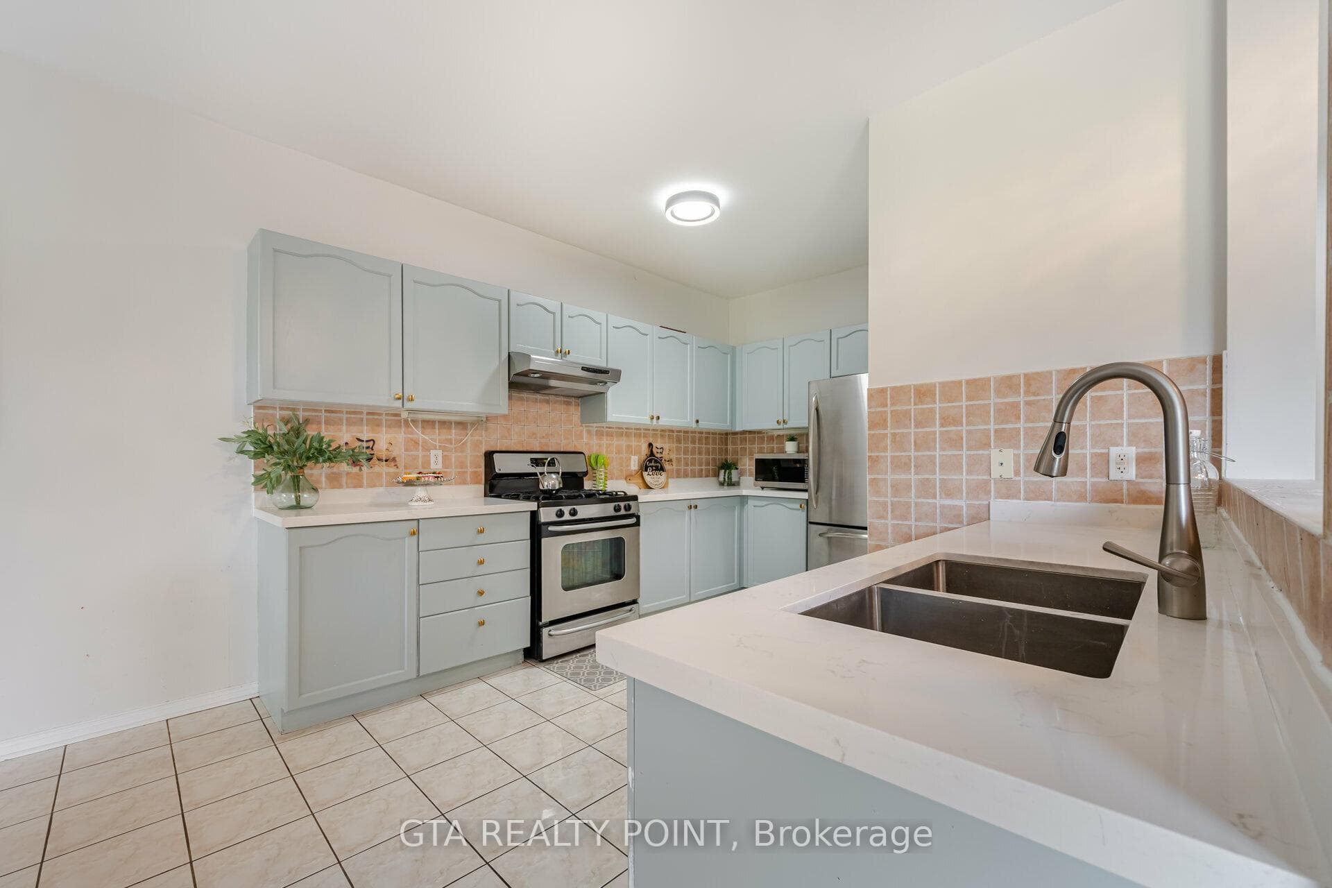 843 Bethany Crescent photo 9