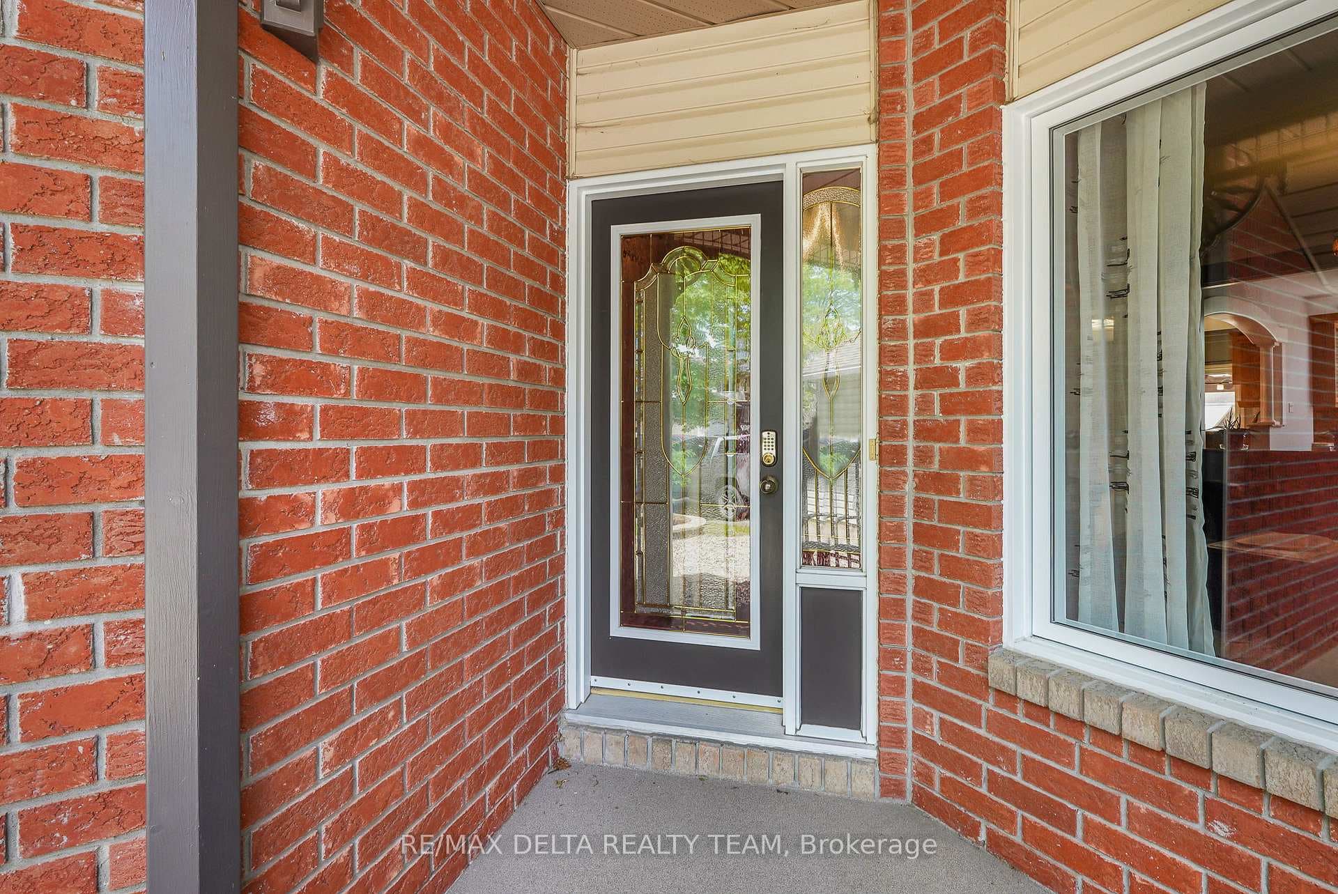 2040 Sunland Drive photo 3