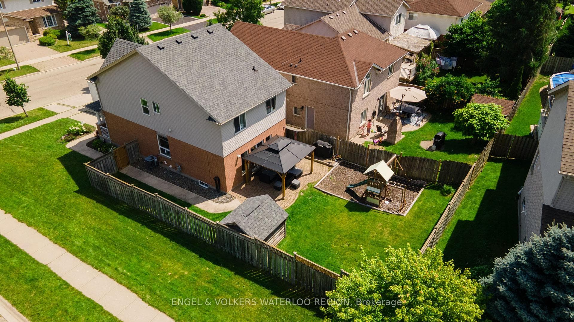 190 Daimler Drive photo 35