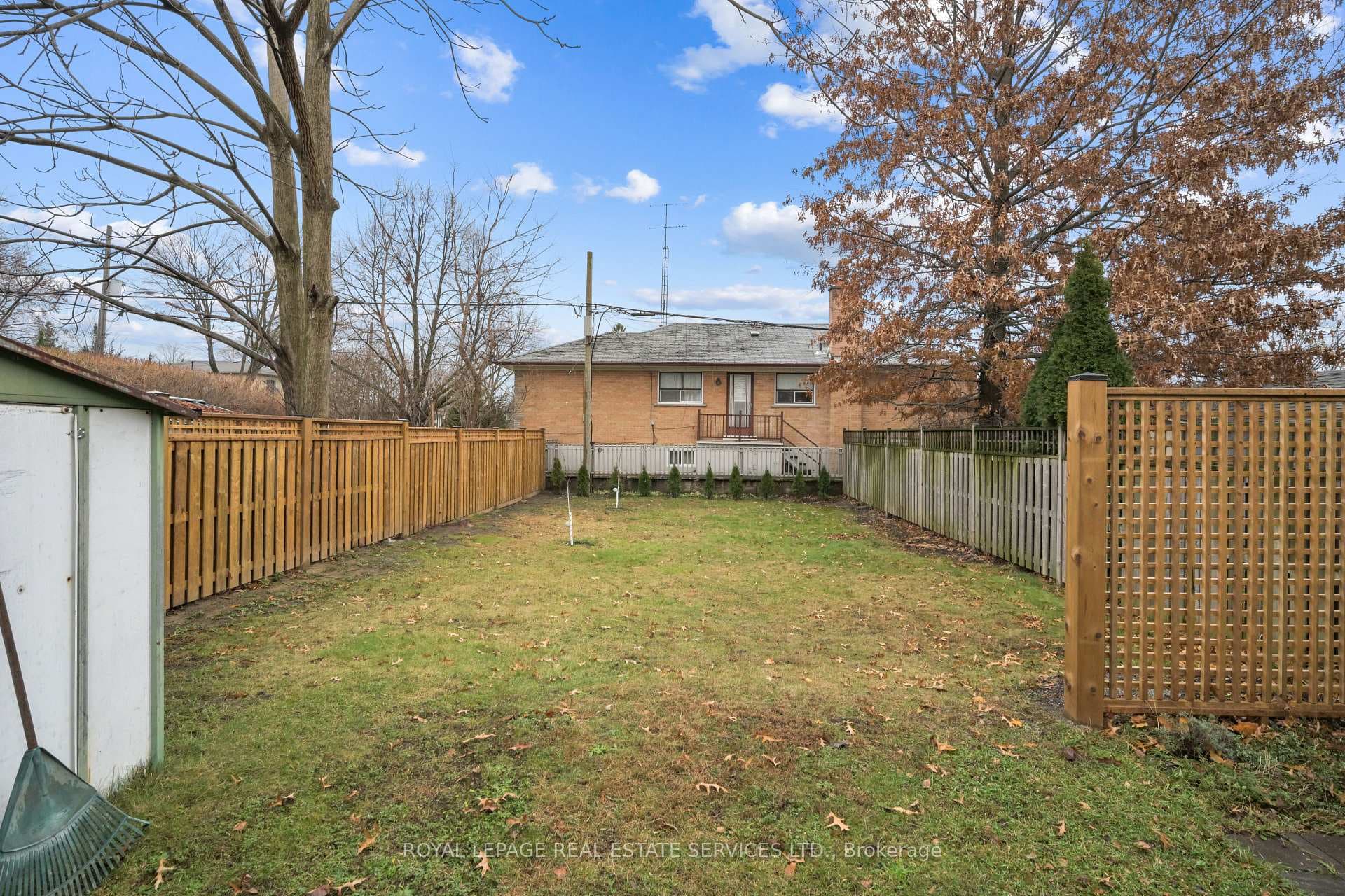 21 Holbrooke Avenue photo 32