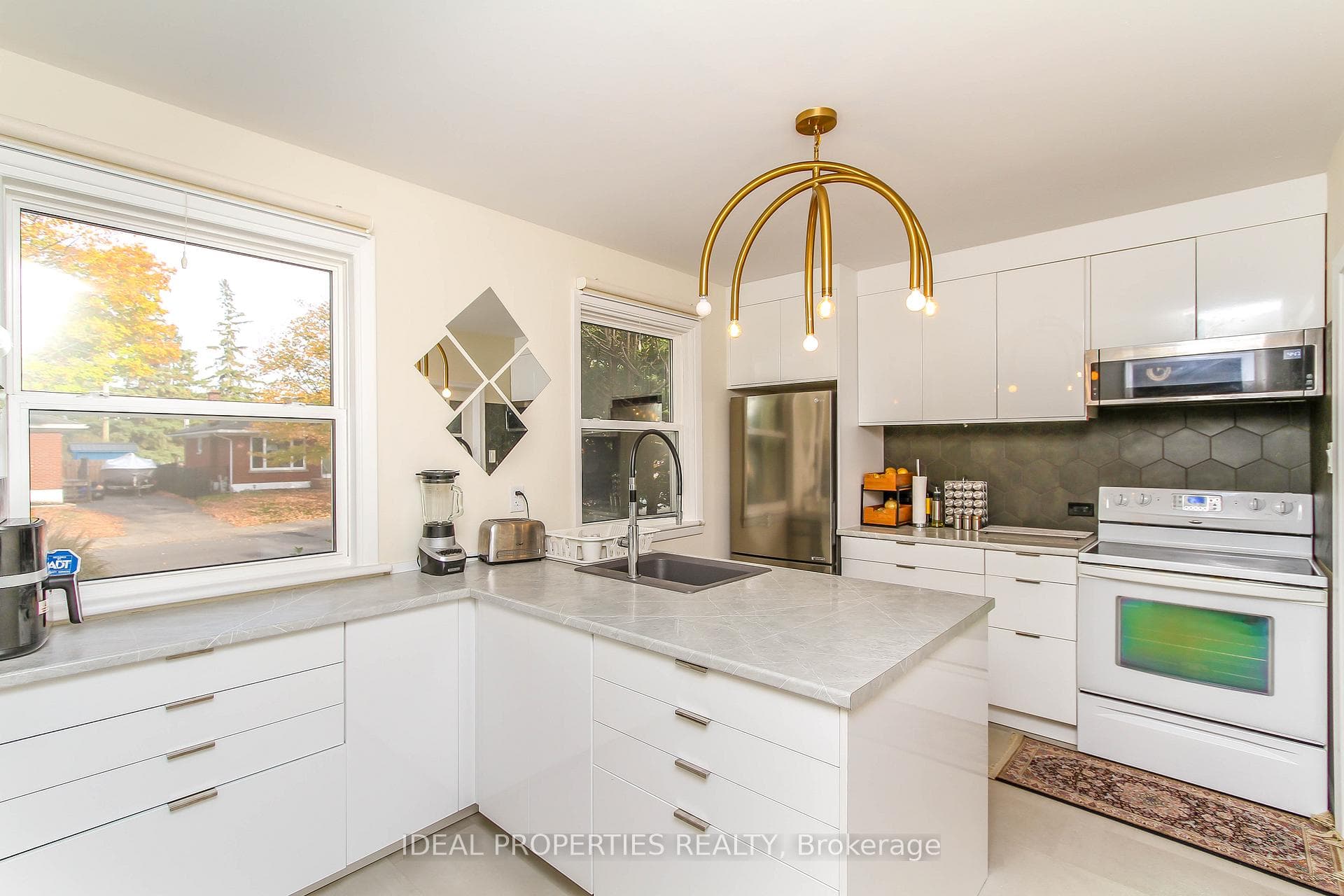 2034 Saunderson Drive Unit A photo 14