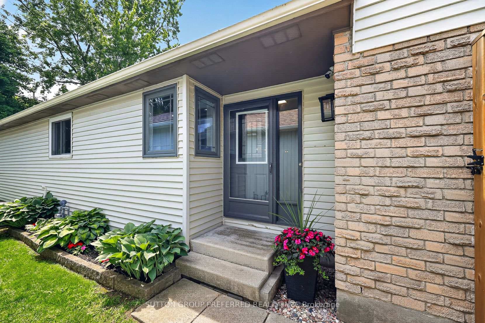1790 Aldersbrook Road photo 8