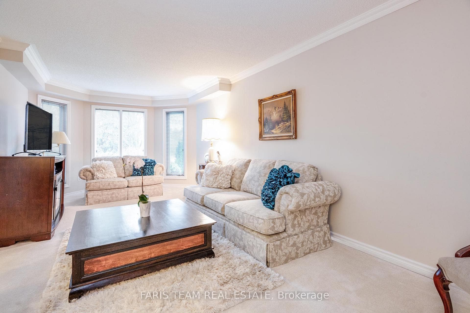 200 Elman Crescent photo 11