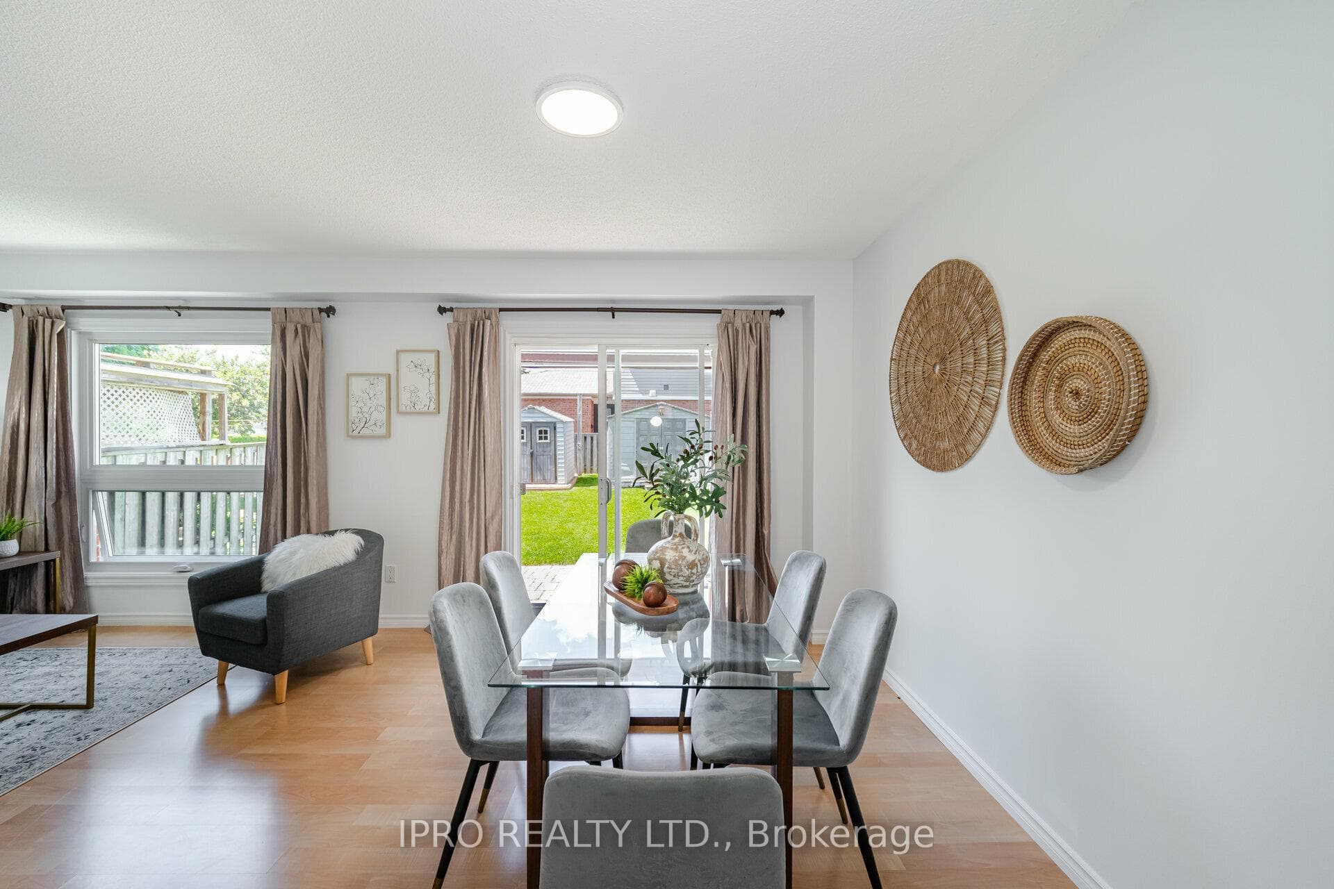 735 Greycedar Crescent photo 10