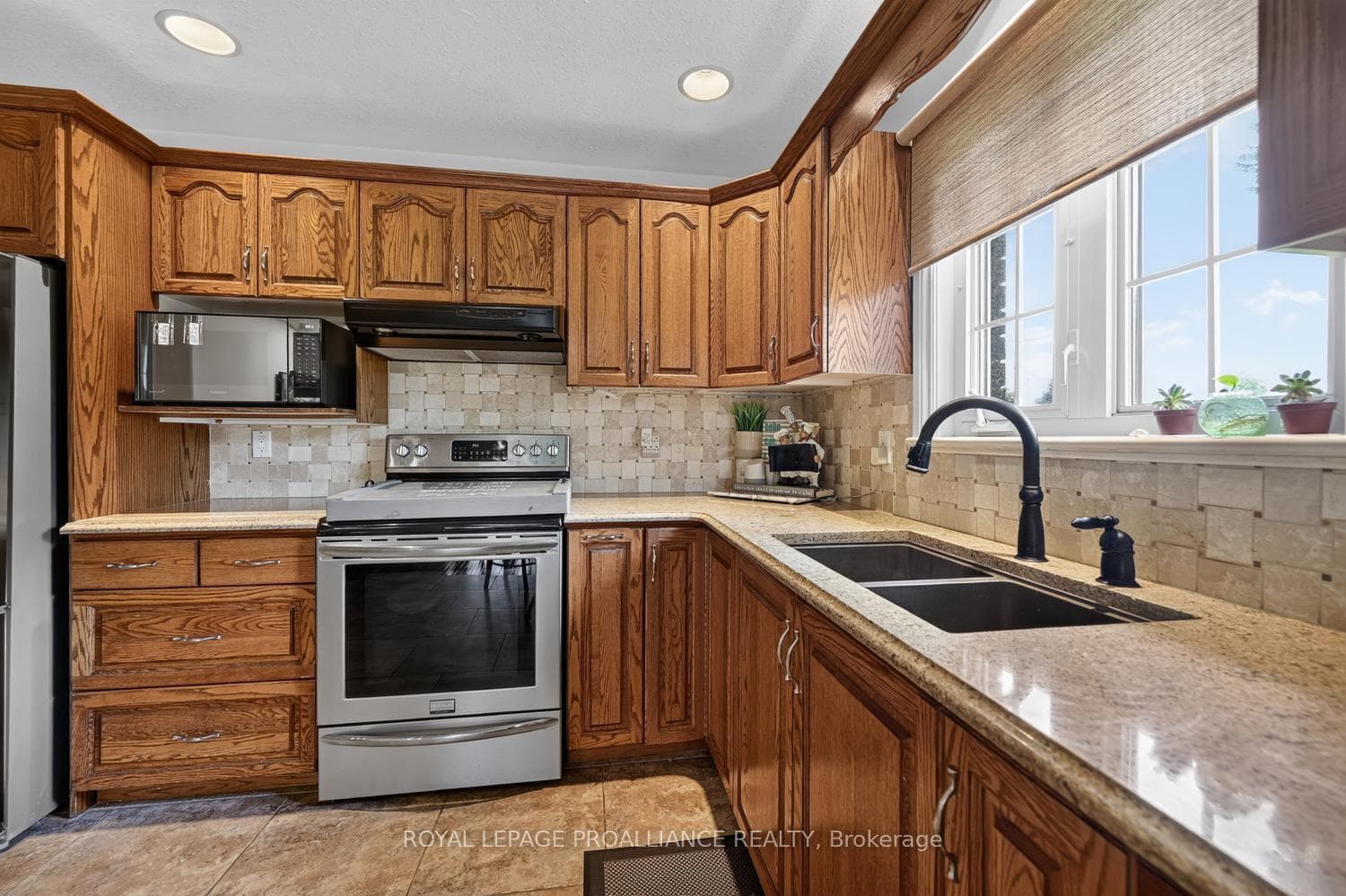 1099 Bridlewood Drive photo 11